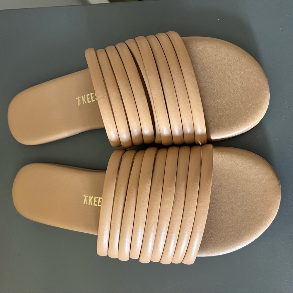 Tkees Caro sandals in tan.